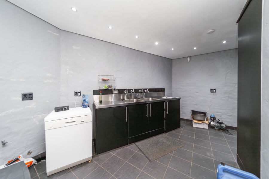 5 Bedroom Property for Sale in Nahoon Valley Park Eastern Cape